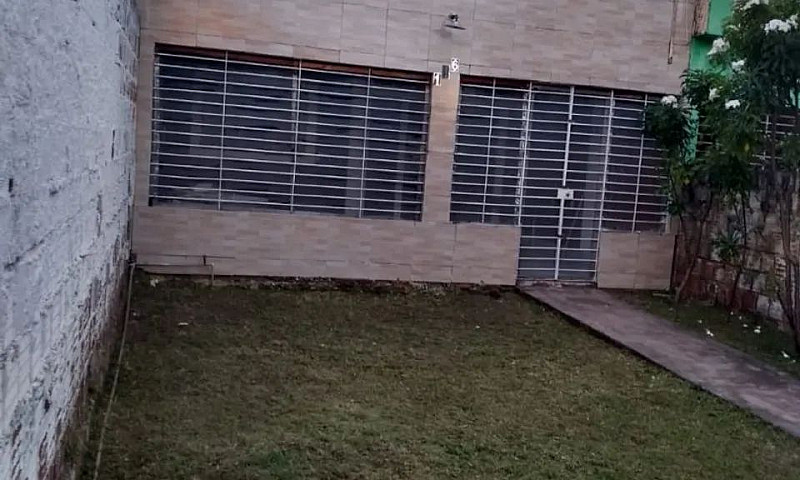 Casa A Venda Em Itam...