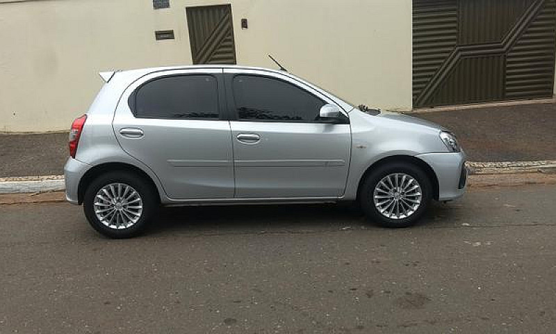 Etios Hb Sx 1.5 2017...