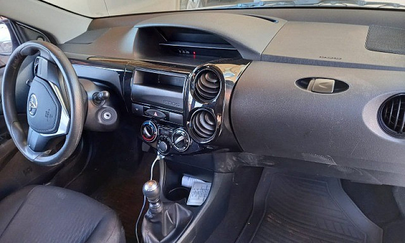 Vendo Toyota Etios...