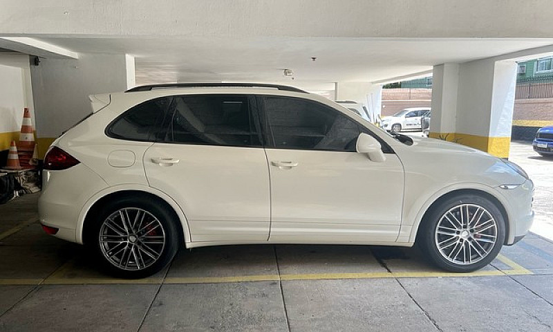 Porsche Cayenne S 4....