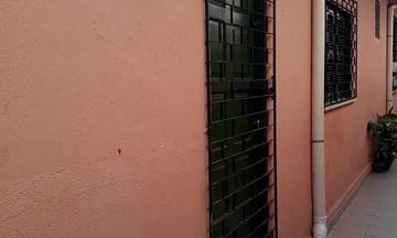 Casa Com 40M², 01 Qu...