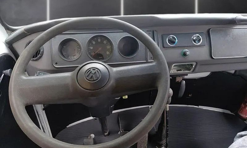Volkswagen Kombi Car...