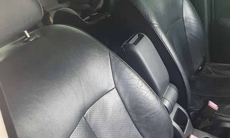 Nissan Tiida Sl 1.8/...