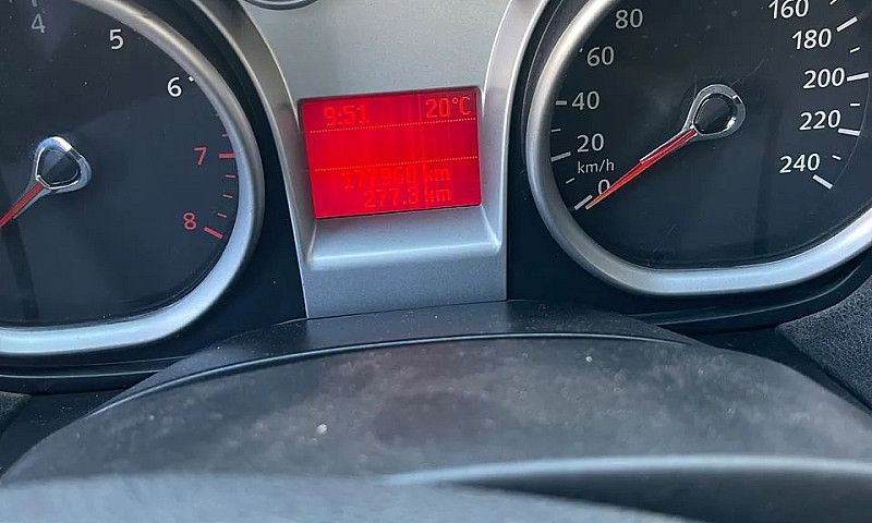 Ford Focus Sedan 2.0...