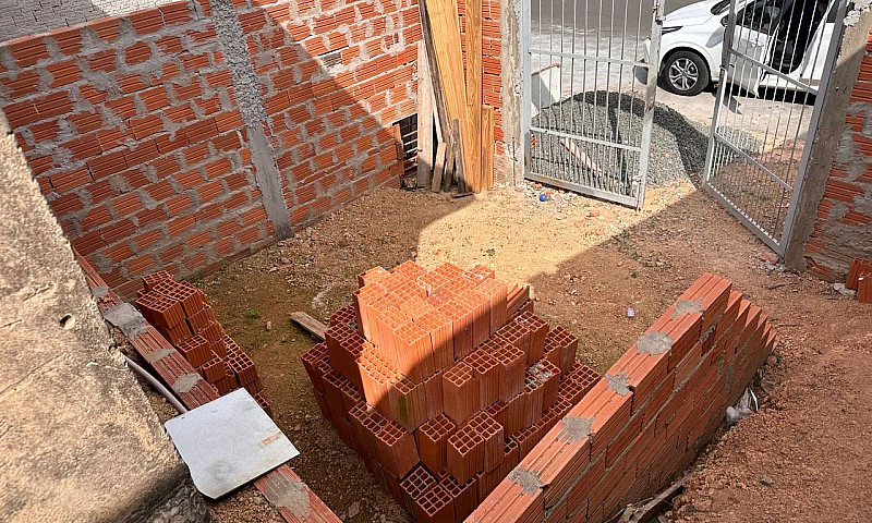 Casa Meio Terreno ...