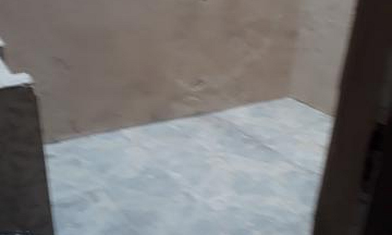 Alugo Casa...