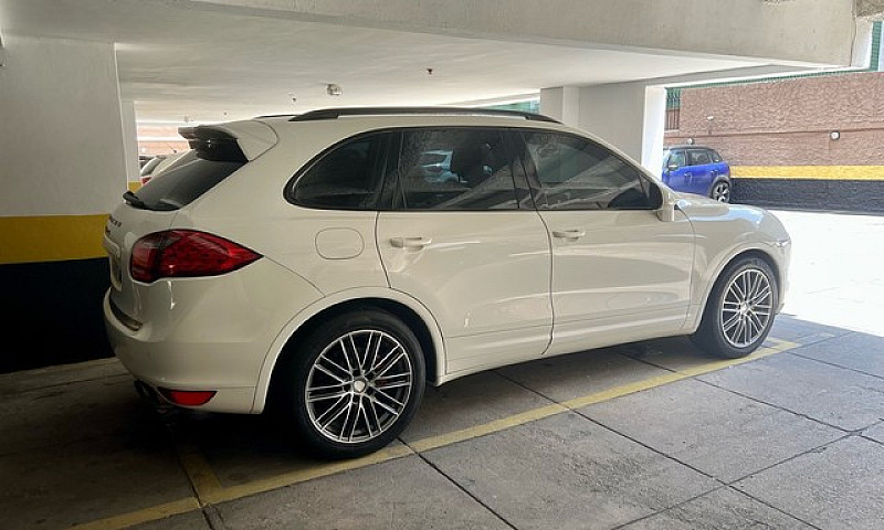 Porsche Cayenne S 4....