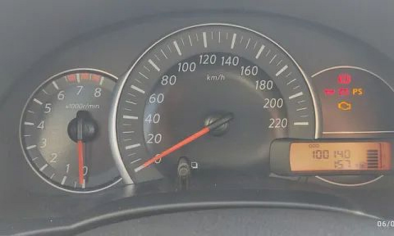 Nissan Versa S 1.0...