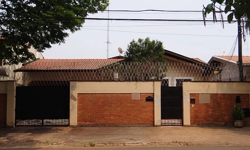 Casa À Venda Em Camp...