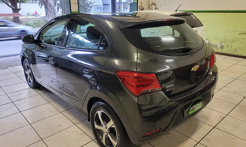 Chevrolet Onix Hatch...