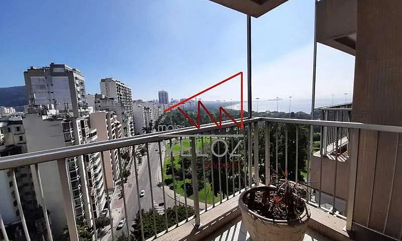 Apartamento-À Venda-...