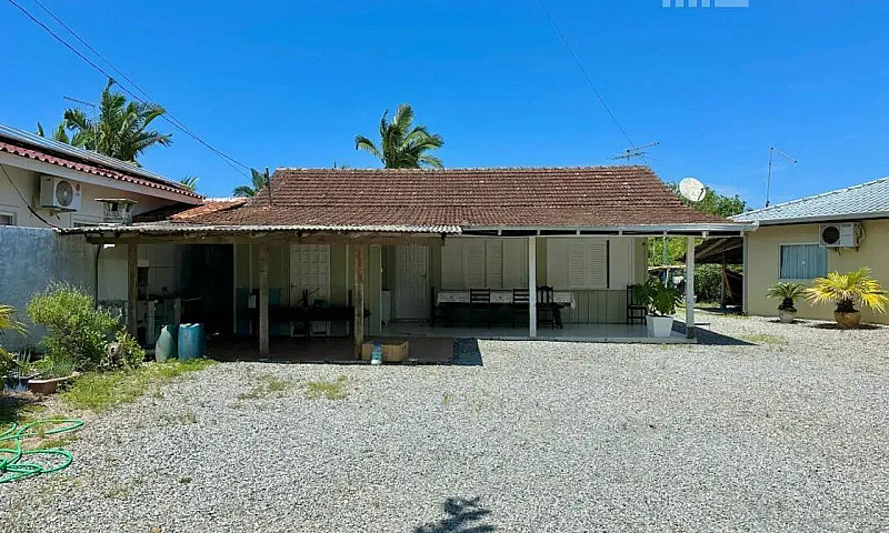Casa De Fundos Para ...