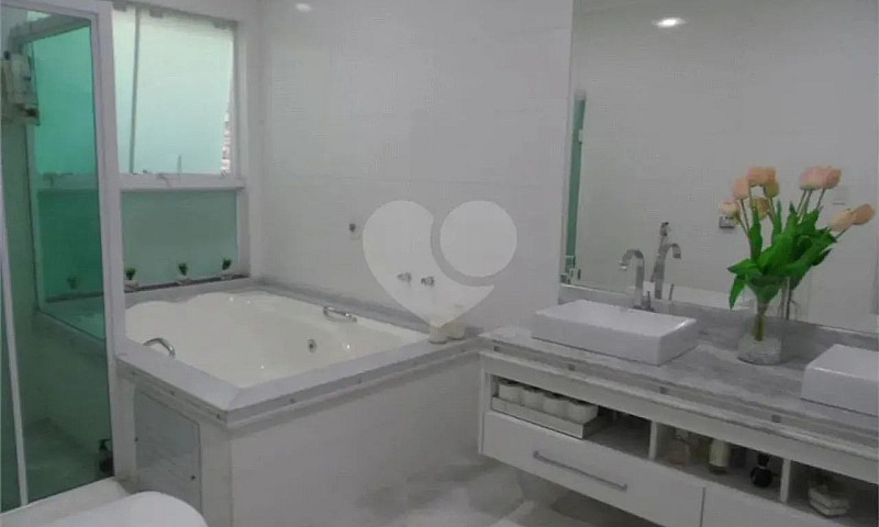 Casa Com 3 Quartos À...