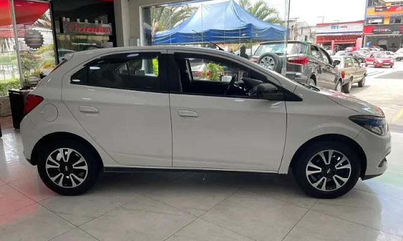 Chevrolet Onix Hatch...