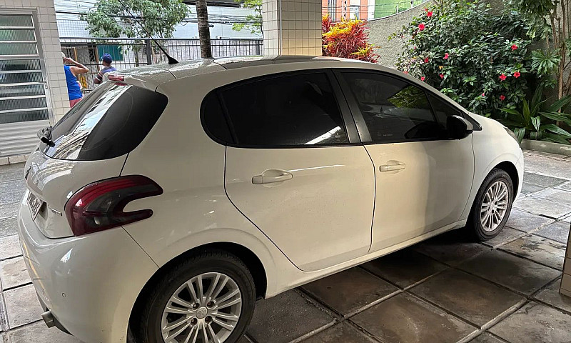 Peugeot 208 Allure 1...
