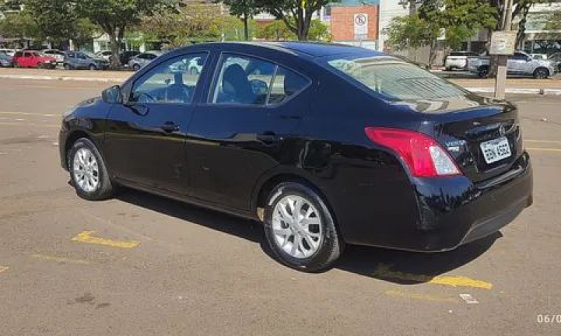 Nissan Versa S 1.0...