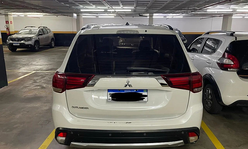 Mitsubishi Outlander...