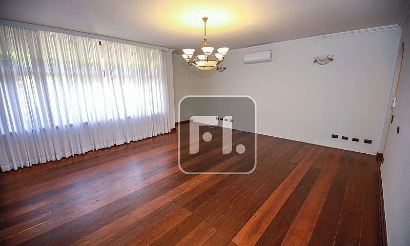 Casa Com 4 Dormitóri...