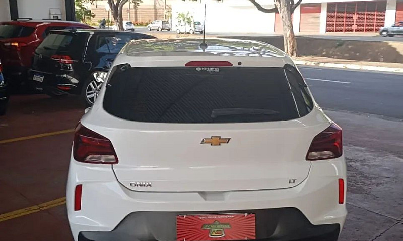 Chevrolet Onix Plus ...