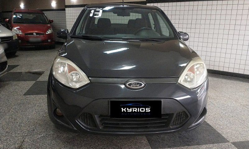 Ford Fiesta Sedan 1....