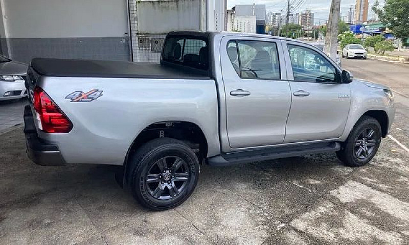 Toyota Hilux 2020 4 ...