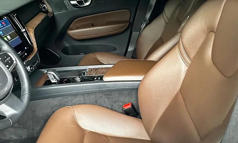 Volvo Xc-60 T-8 Plus...