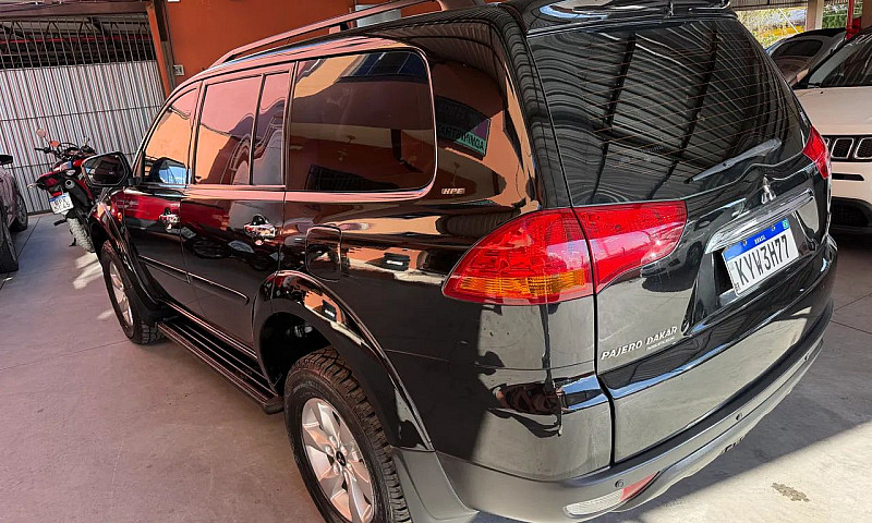 Mitsubishi Pajero Da...