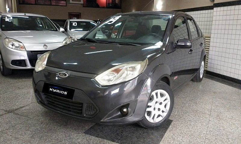 Ford Fiesta Sedan 1....