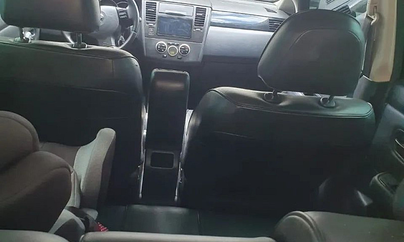 Nissan Tiida Sl 1.8/...