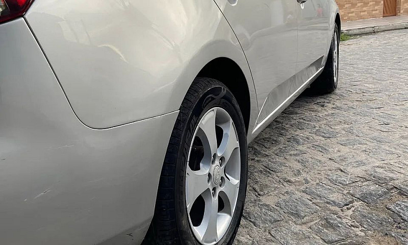Kia Motors Cerato 1....