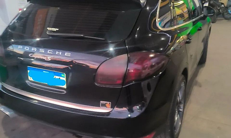 Porsche Cayenne S 4....