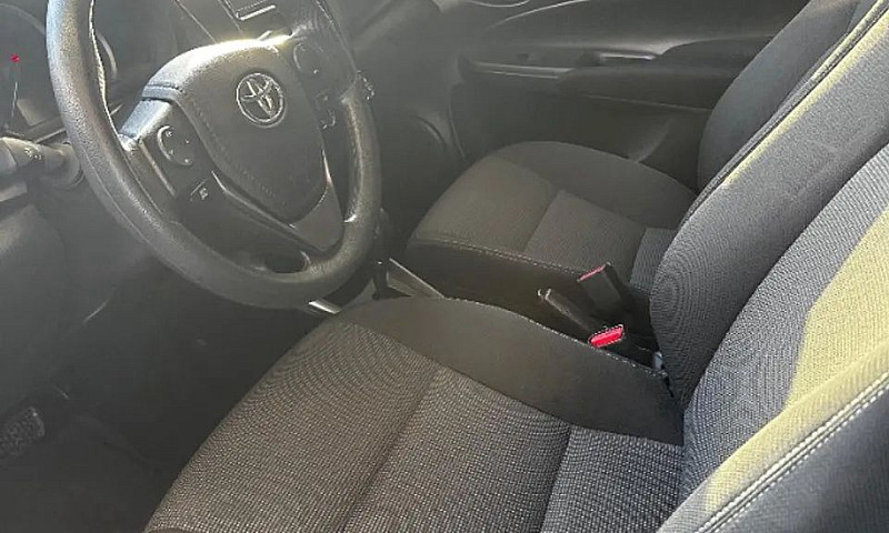 Toyota Yaris Xl Seda...