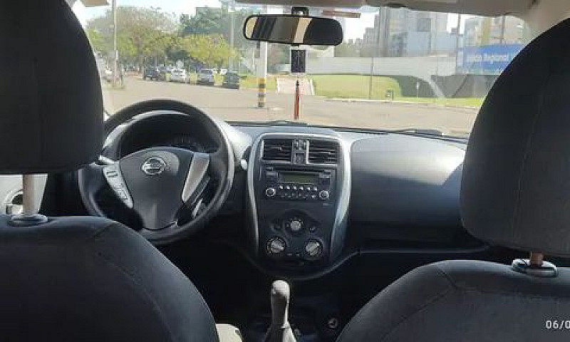 Nissan Versa S 1.0...