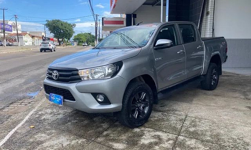 Toyota Hilux 2020 4 ...