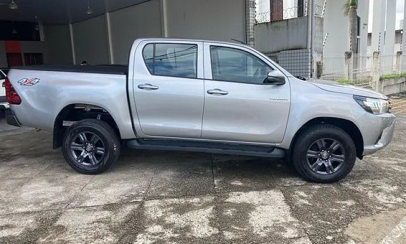 Toyota Hilux 2020 4 ...