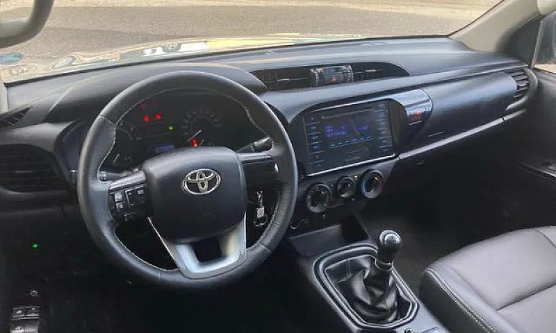 Toyota Hilux 2020 4 ...