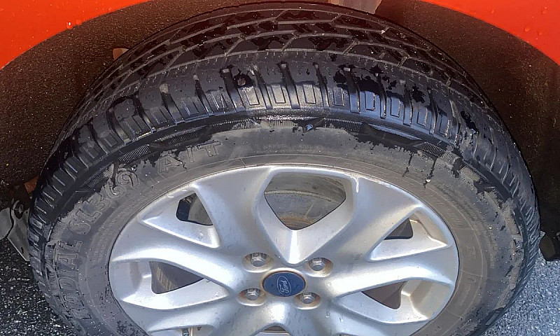 Ford Ecosport Titani...