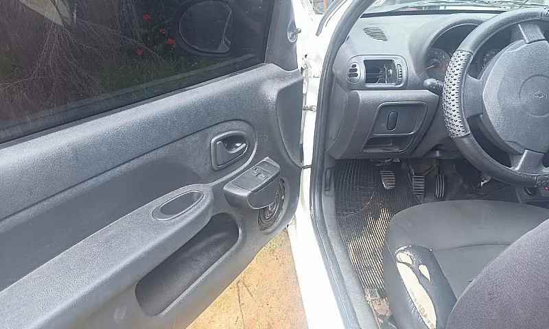 Renault Clio Authent...