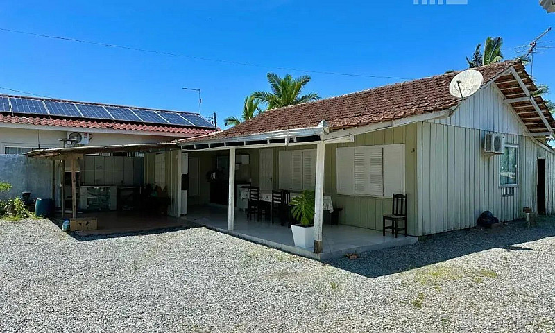 Casa De Fundos Para ...