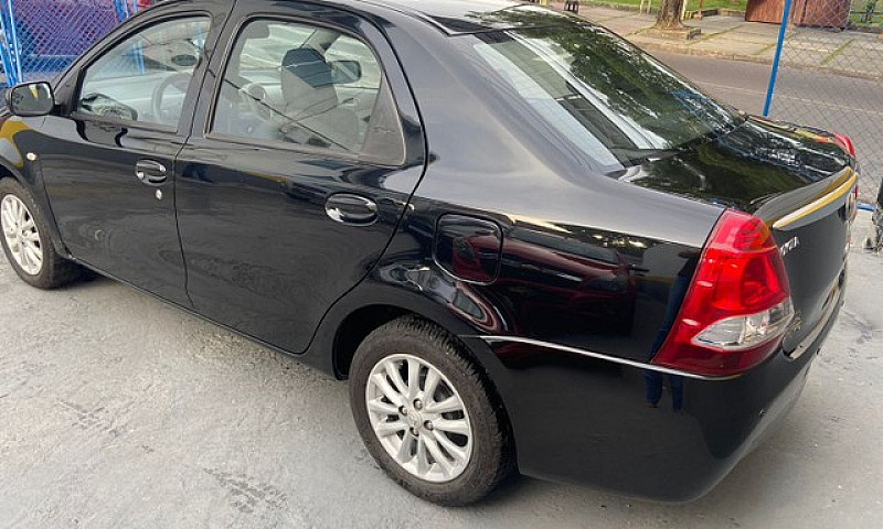 Etios 2013 Sedan 1.5...
