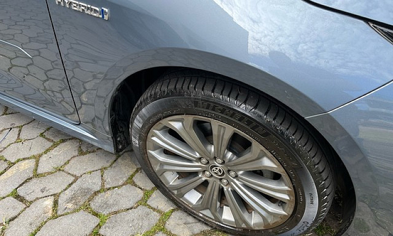 Corolla Altis Híbrid...