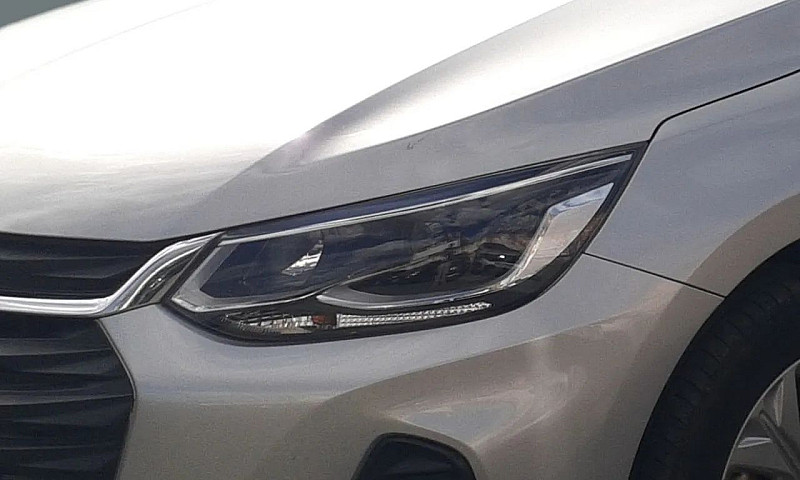 Chevrolet Onix Premi...