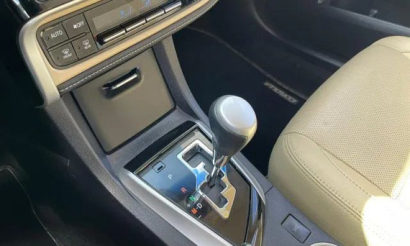 Toyota Corolla Altis...