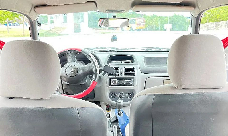 Renault Clio Authent...