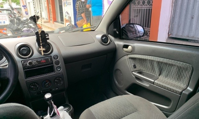 Fiesta Sedan 1.6 8V ...