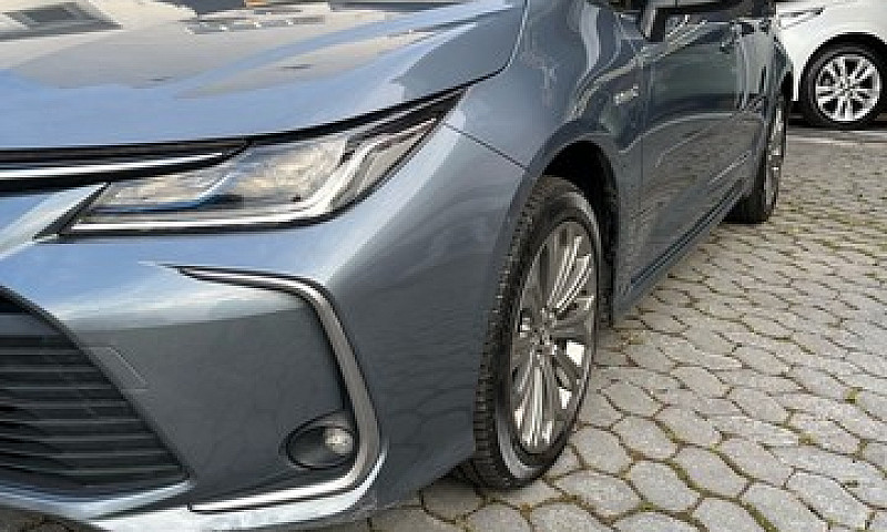 Corolla Altis Híbrid...