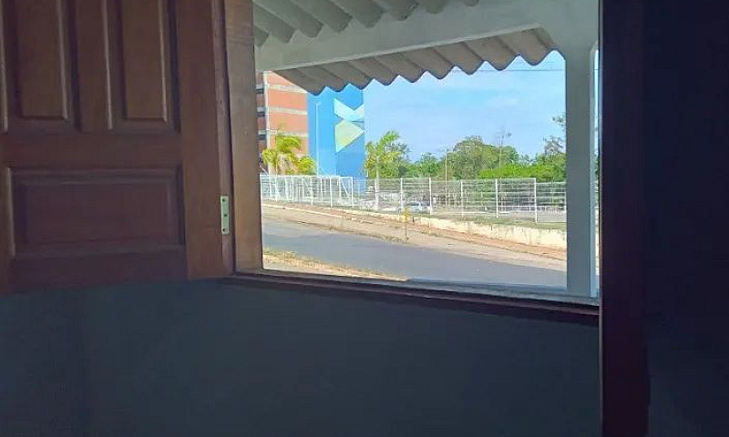 Casa Em Frente À Uni...