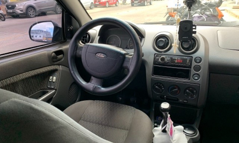 Fiesta Sedan 1.6 8V ...