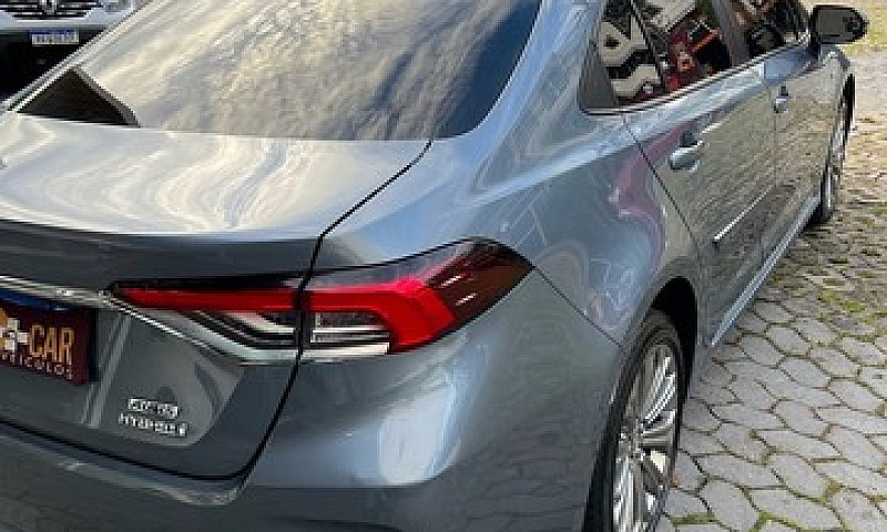 Corolla Altis Híbrid...