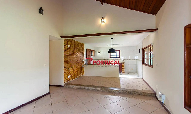 Casa Com 3 Dormitóri...